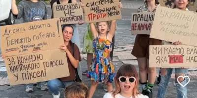 За кожною картонкою - голос у пікселі: стверджують учасники акції на підтримку Федорова у Кременчуці