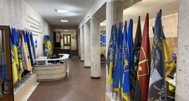 У мерії Кременчука з’явилося більше бойових прапорів