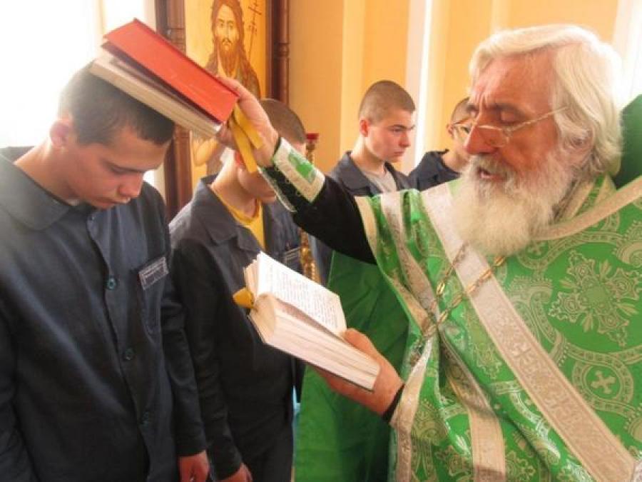 Кременчугским заключенным отпустили грехи
