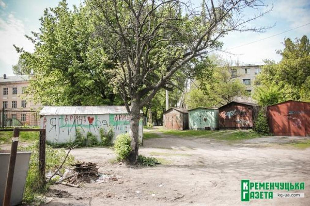 Возле школы №11 демонтируют гаражи, чтобы построить многоэтажку