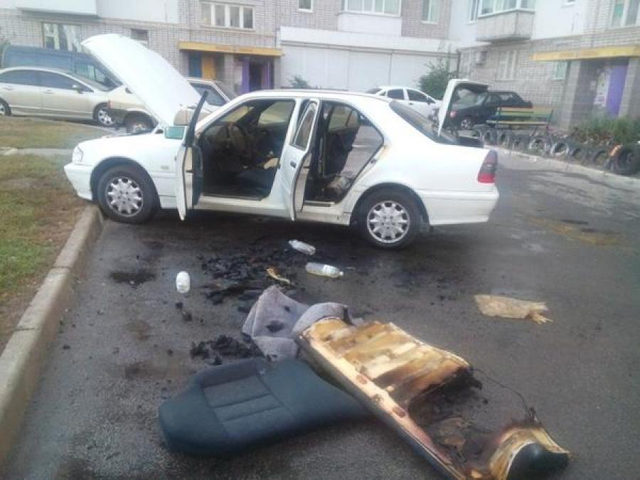 В Кременчуге горел белый «Mercedes»