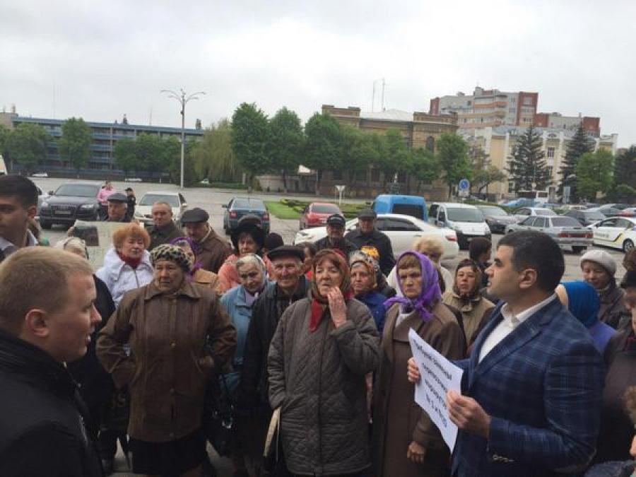 Реевчане требуют на митинге в Кременчуге нового перевозчика (дополнено)