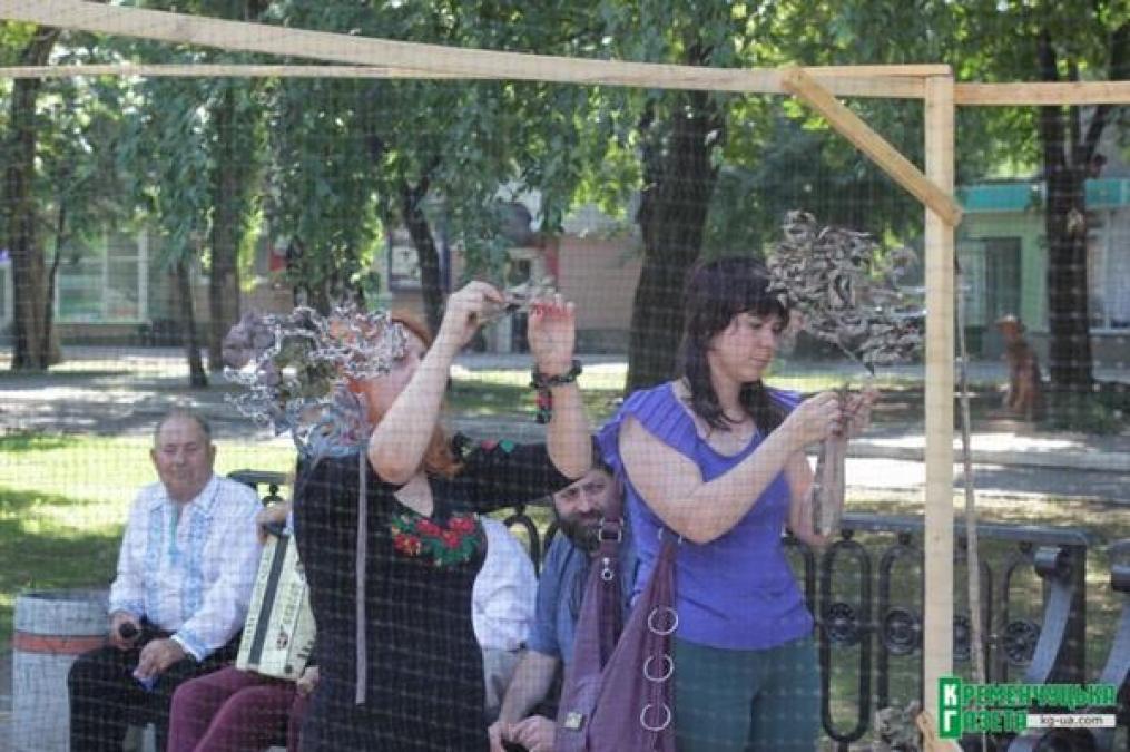 Фестиваль вязания перерос в ярмарку и плетение сеток для зоны АТО