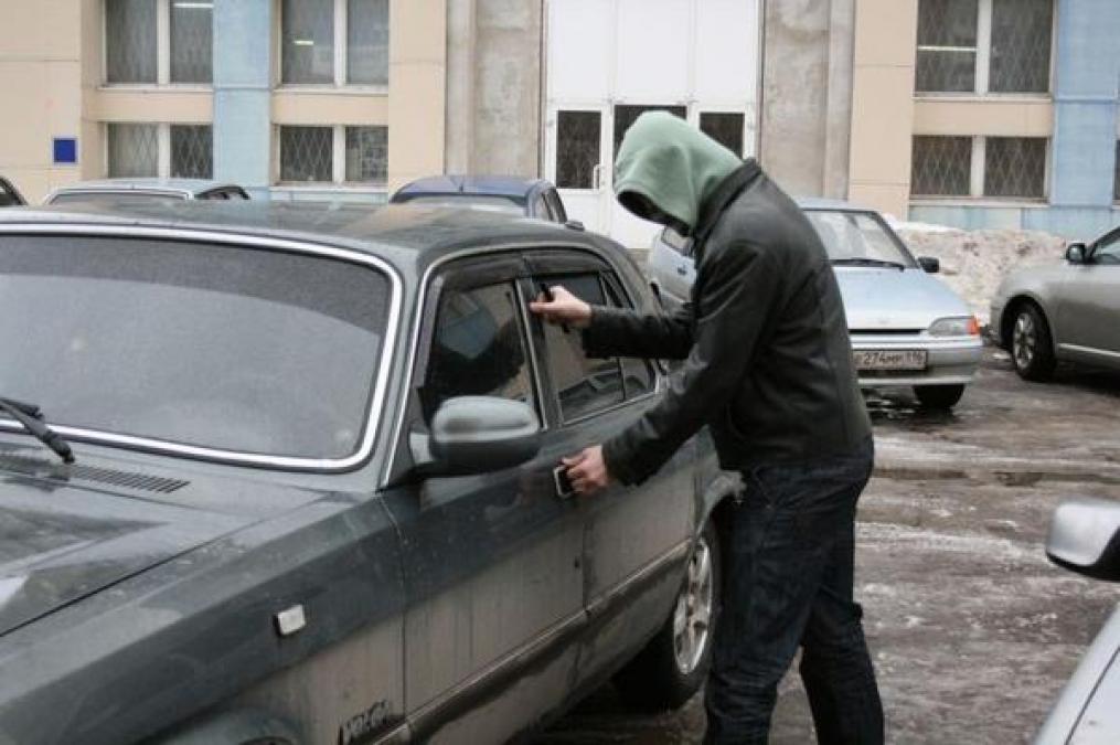 В Кременчуге воры облюбовали автомобили