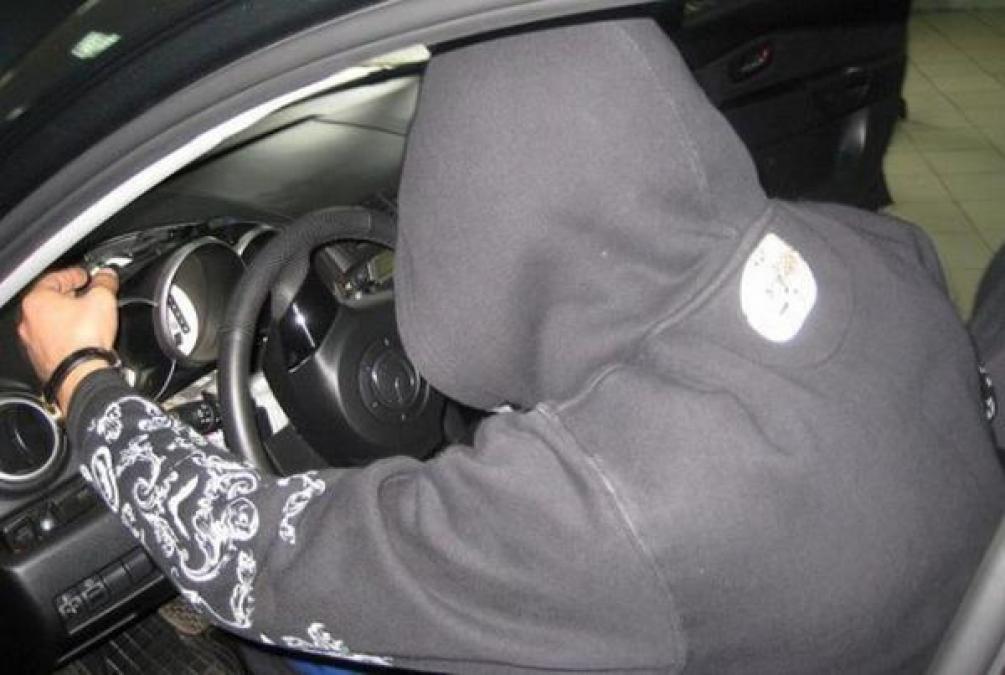 В Кременчуге неизвестные решили покататься на чужом автомобиле