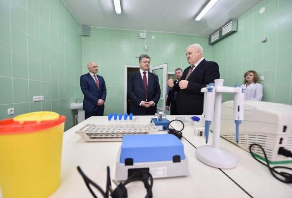 Петр Порошенко посетил в Полтаве противотуберкулезный диспансер