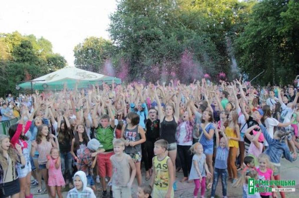 Кременчужан разукрасили во все цвета радуги