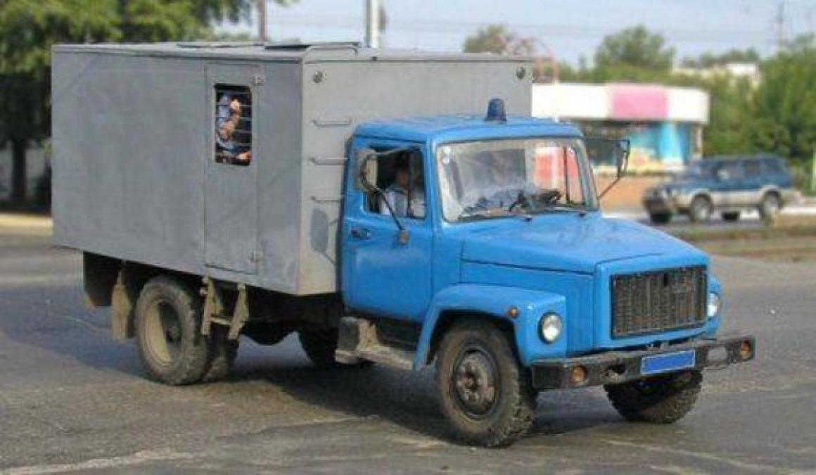 СИЗО в Кобеляках на ремонте – Мельника и Ко на суд ежедневно возят из Полтавы