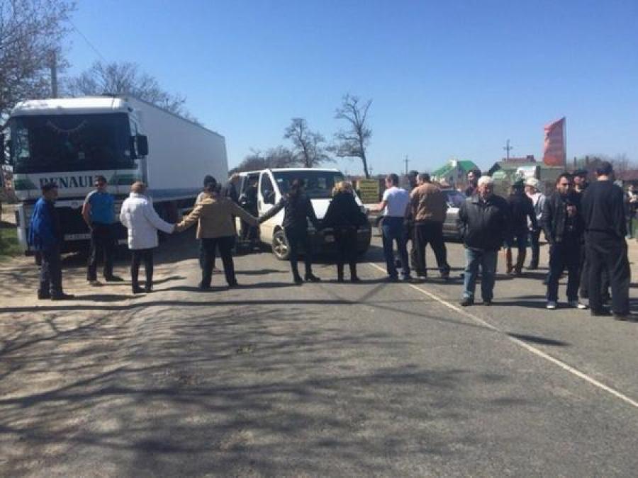На Полтавщине протестующие перекрыли трассу Киев-Харьков