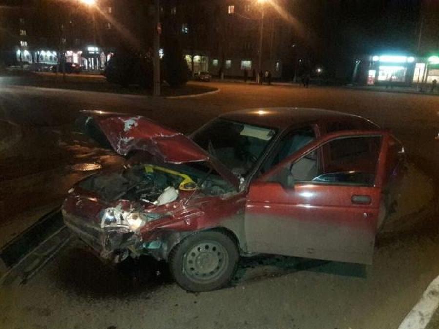 ГлавнаяНовостиКременчуг и регионыНа Гвардейской ВАЗ 2104 не уступил дорогу ВАЗу 2112 Домовой 800 на 60 На Гвардейской ВАЗ 2104 не уступил дорогу ВАЗу 2112