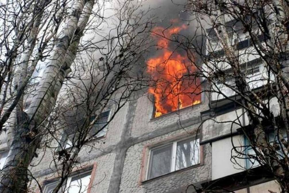 Пожарные успели спасти от полного выгорания 3-комнатную квартиру