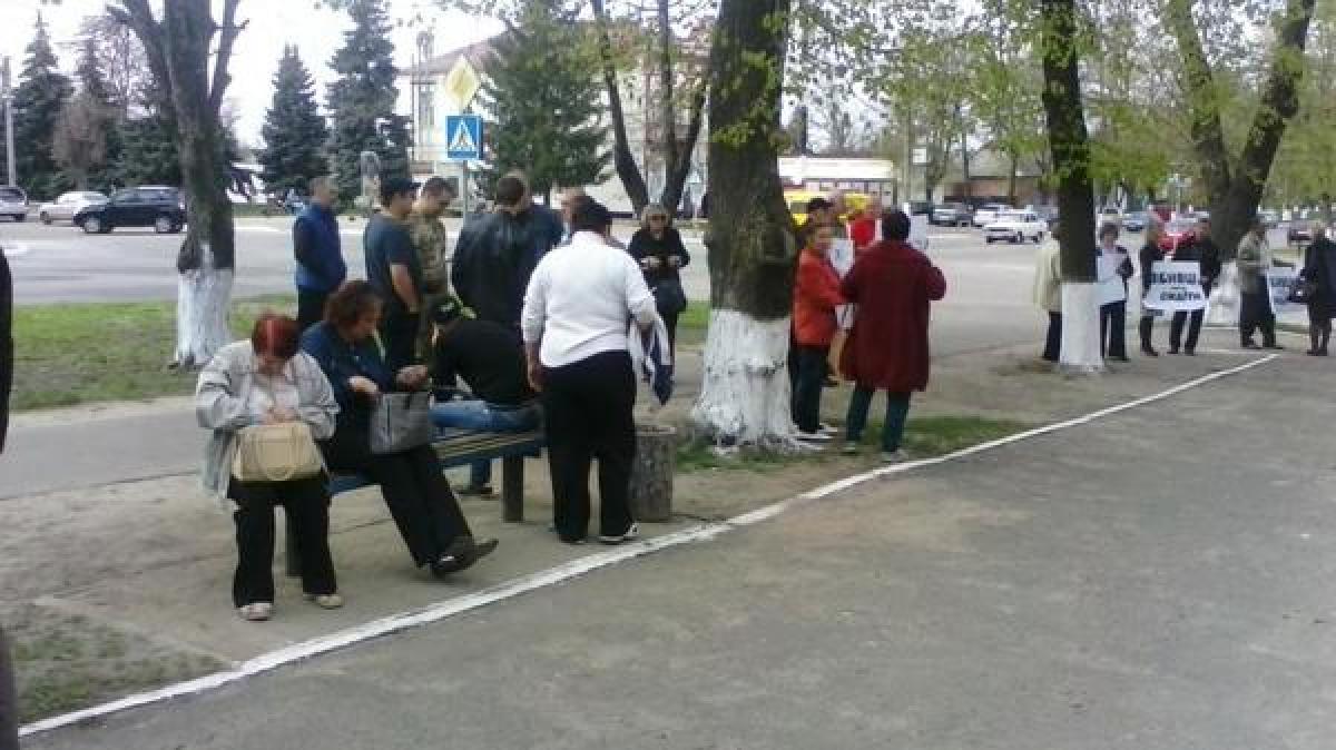 Кобелякский суд пикетируют кременчужане	