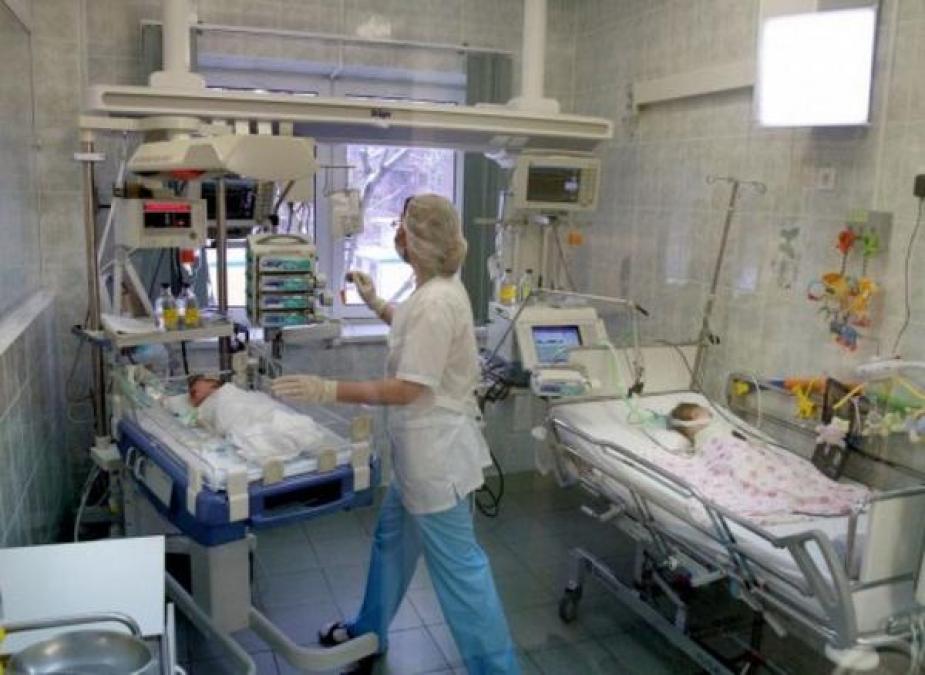 В реанимацию детской больницы с ожогами головы и рук доставлен годовалый ребенок