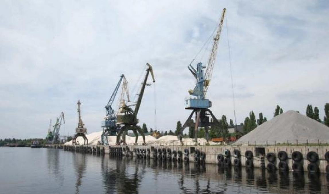 Кременчугский речпорт незаконно добывает песок – начальник «Полтаварибохорона»