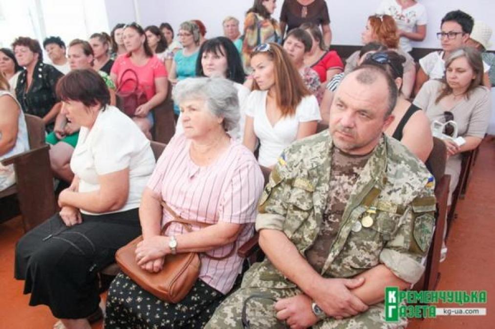Жители Реевки жалуются на непроглядную тьму и разбитые дороги