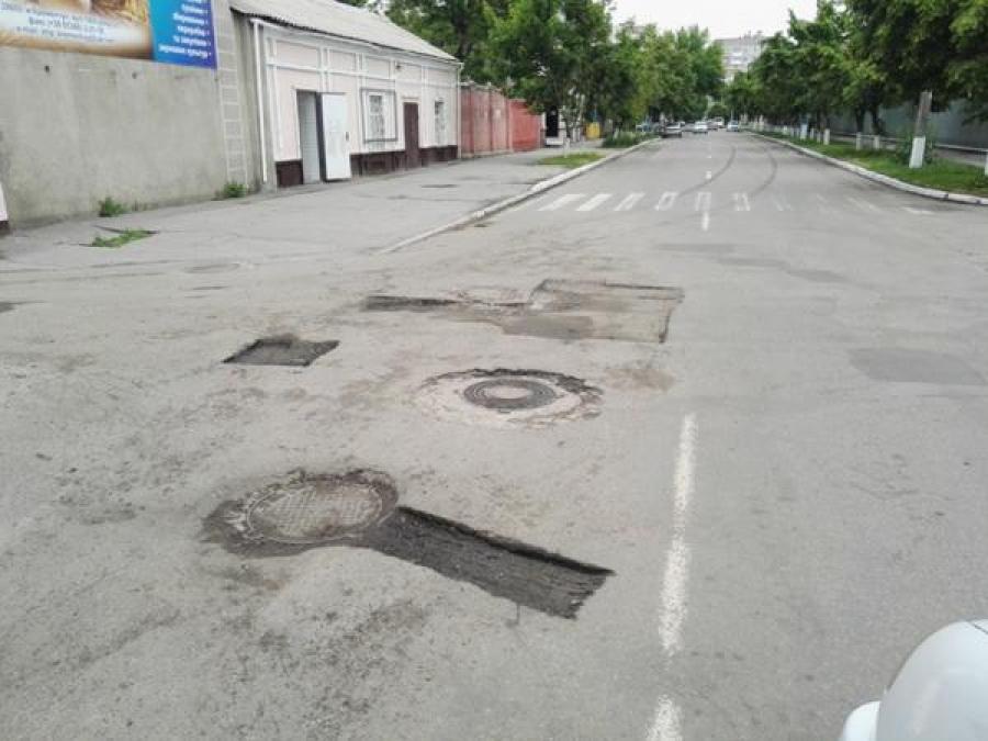 Мэр Кременчуга требует прекратить рыть ямы на дорогах