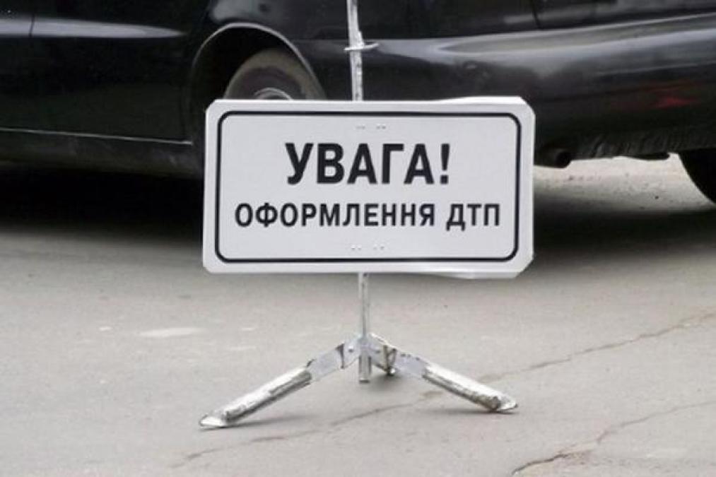 На Молодежном автомобиль сбил женщину