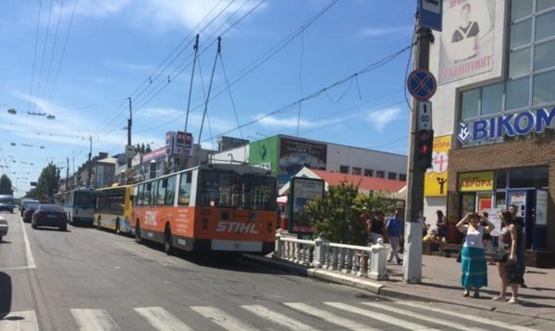 В центре Кременчуга произошёл обрыв контактной сети троллейбусов