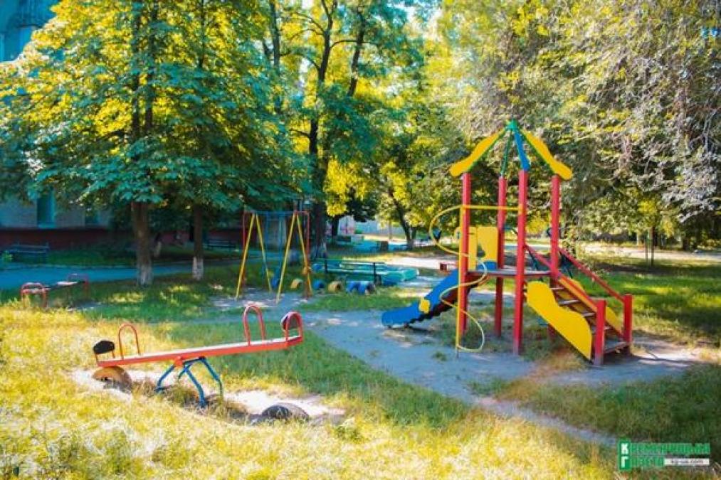 В 10 кременчугских дворах установят новые детские площадки