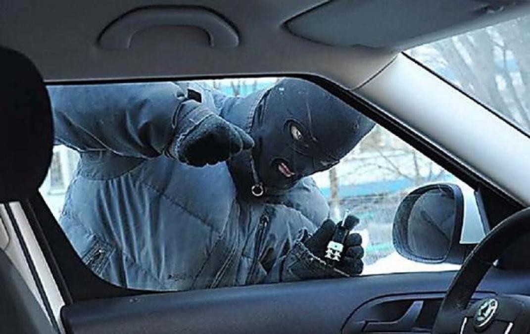 В Кременчуге злоумышленники похозяйничали в салоне автомобиля и в гараже