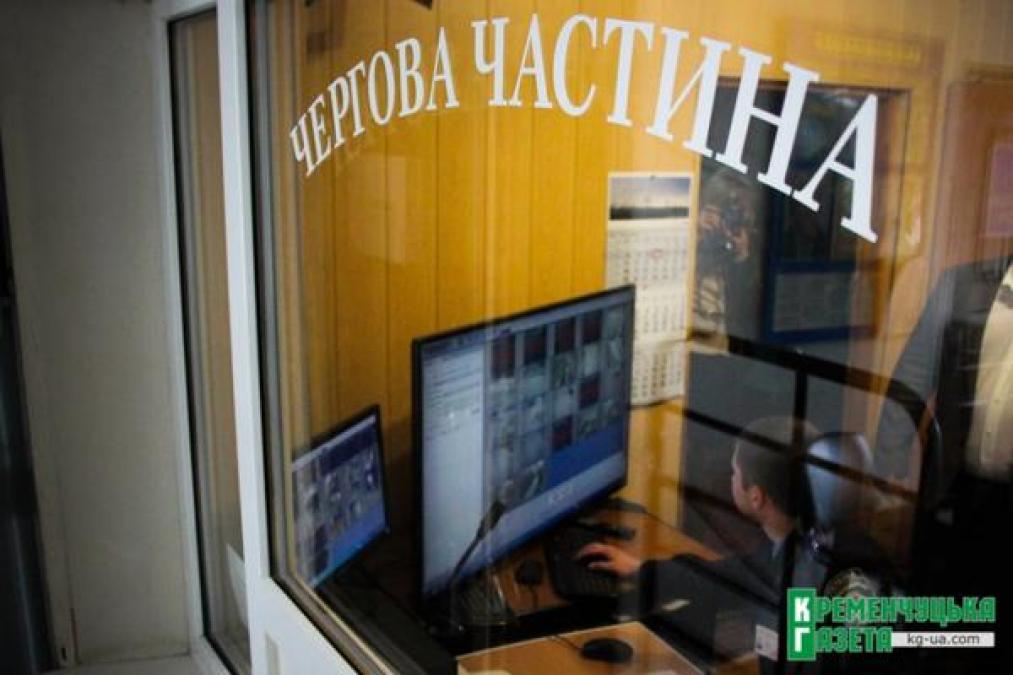 Кременчужанин выпивал с незнакомыми - лишился цепочки и денег