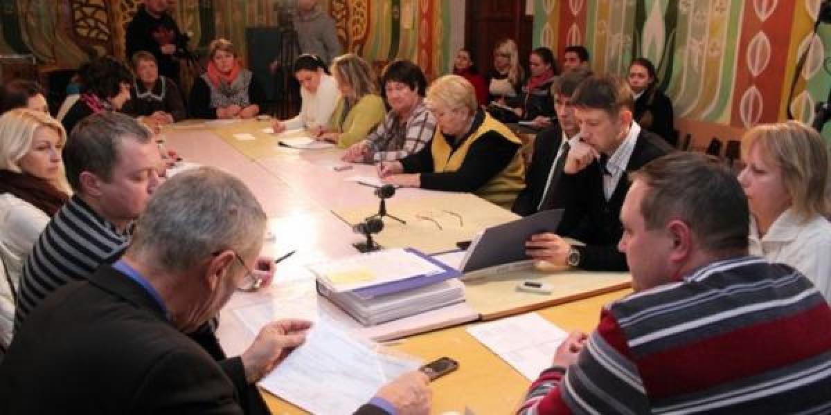 Малецкий избрал себе в доверенные лица одних юристов 
