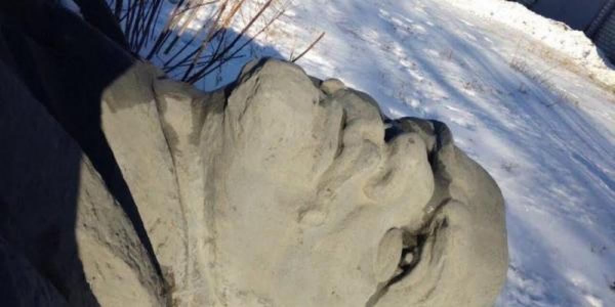 «Лежит кременчугский Ленин и плачет»