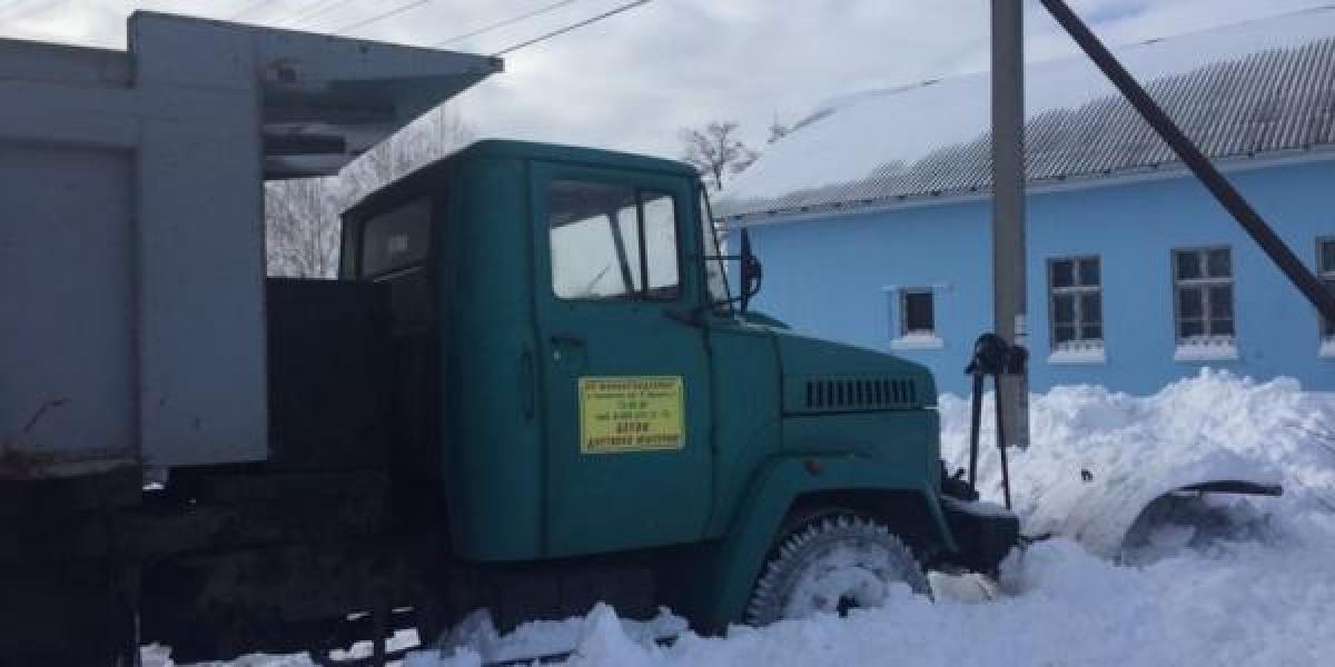Дожились: Реевку от снега убирают не коммунальщики, а депутат