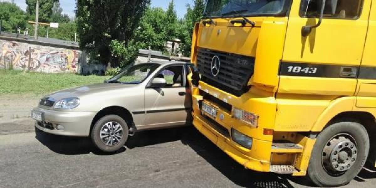 В Кременчуге авария на пивзаводовском мосту стала причиной длинного затора