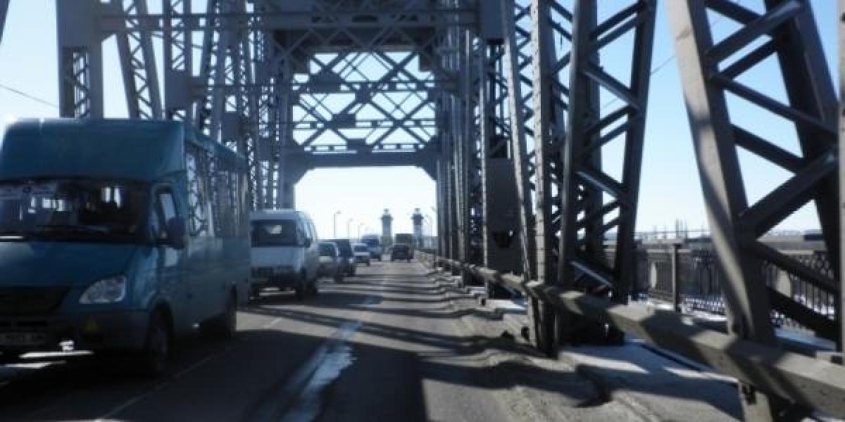 Сегодня ночью по Крюковскому мосту возможно замедление движения