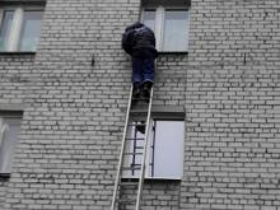 Кременчугские спасатели помогли пенсионерке выйти из квартиры