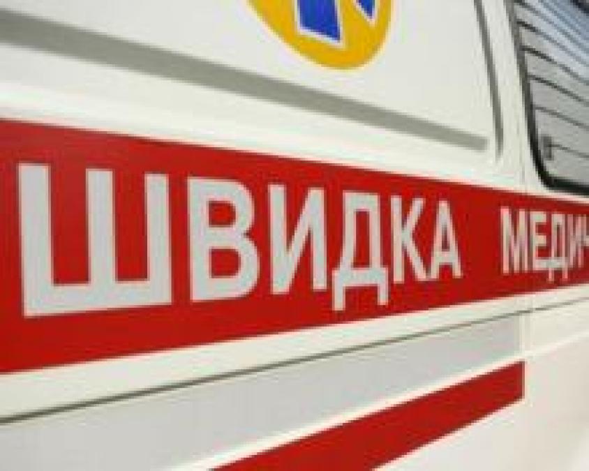 В Полтаве спасатели освободили трех людей, на которых упала стена дома