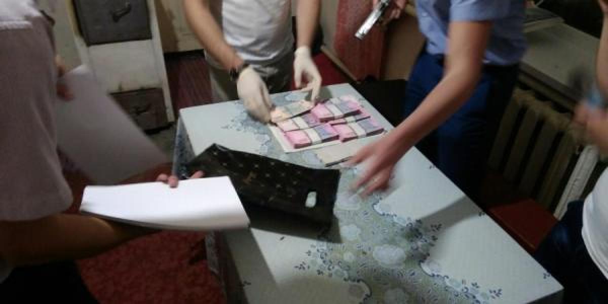 В Полтавской области прокурора поймали с поличным на взятке