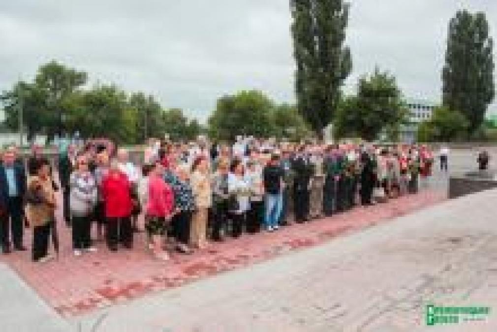 В Кременчуге возложили цветы к памятнику Шевченко