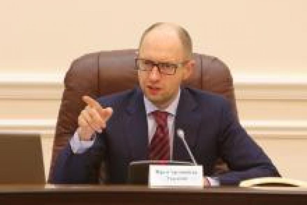 Яценюк отстранил руководство Фискальной службы