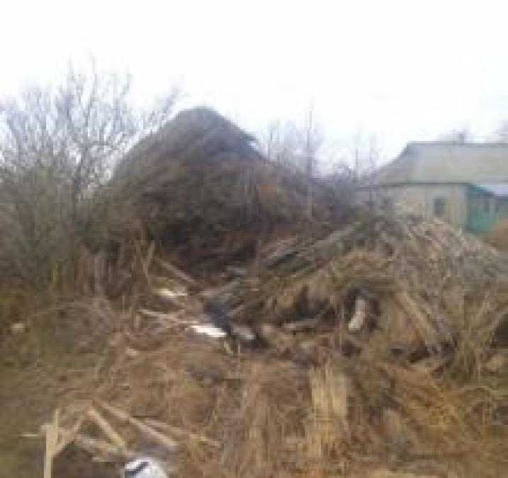 В Кременчугском районе мужчину привалило сараем 