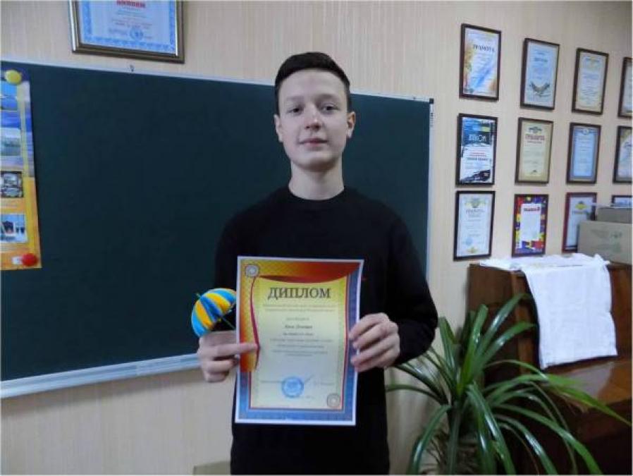 Юный кременчужанин изобрел мини-пылесос из пластиковых отходов