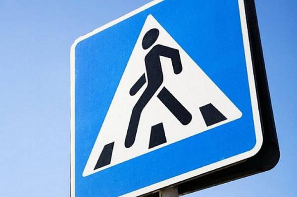 В Кременчуге на пешеходном переходе автомобиль сбил женщину