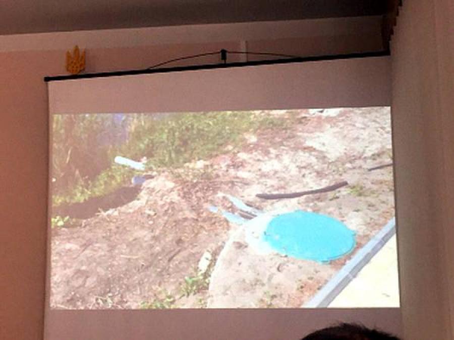 Возле аквапарка на Молодежном обнаружили стоки из туалета в Сухой Кагамлык