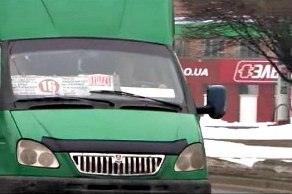 З кременчуцьким перевізником, якого звинуватили у знущанні над мешканцями Петрівки, розірвали договір