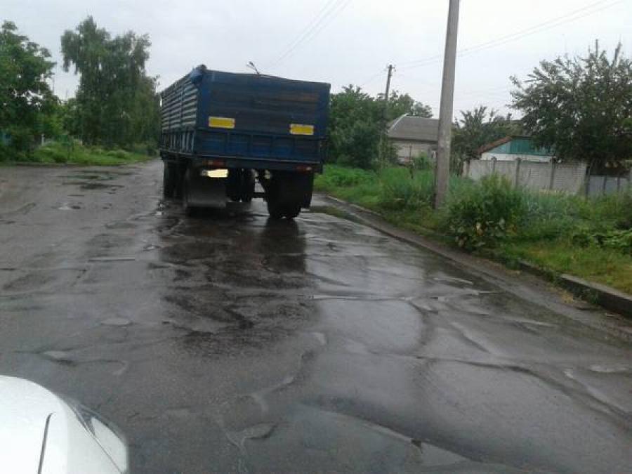 Разбитую улицу Герасимовича в Кременчуге снова не ремонтируют