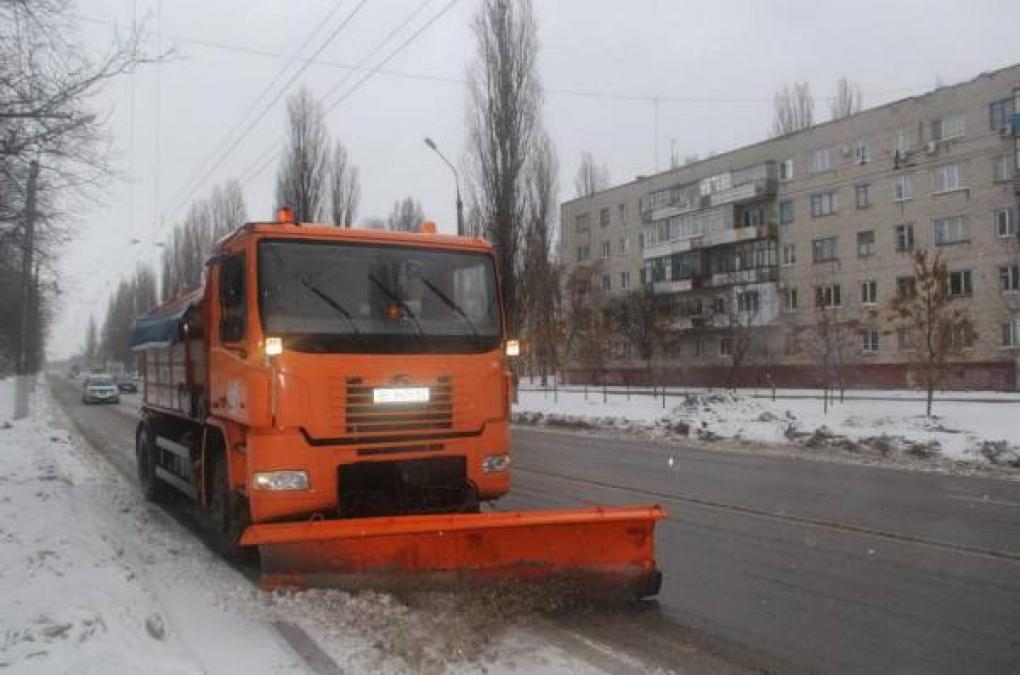 Мэр Кременчуга похвалил управляющие компании за уборку снега на тротуарах