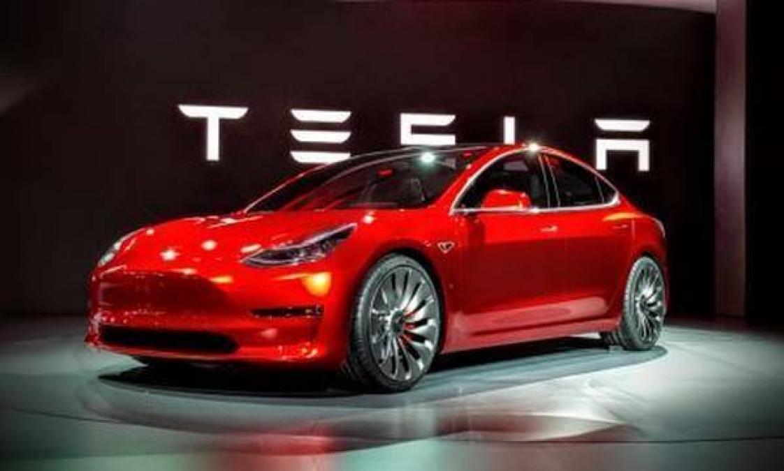 Мэр Малецкий не против пересадить чиновников исполкома на электромобили Tesla