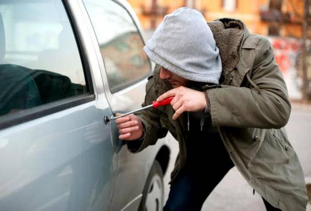 Вчера в Кременчуге обворовали два автомобиля 