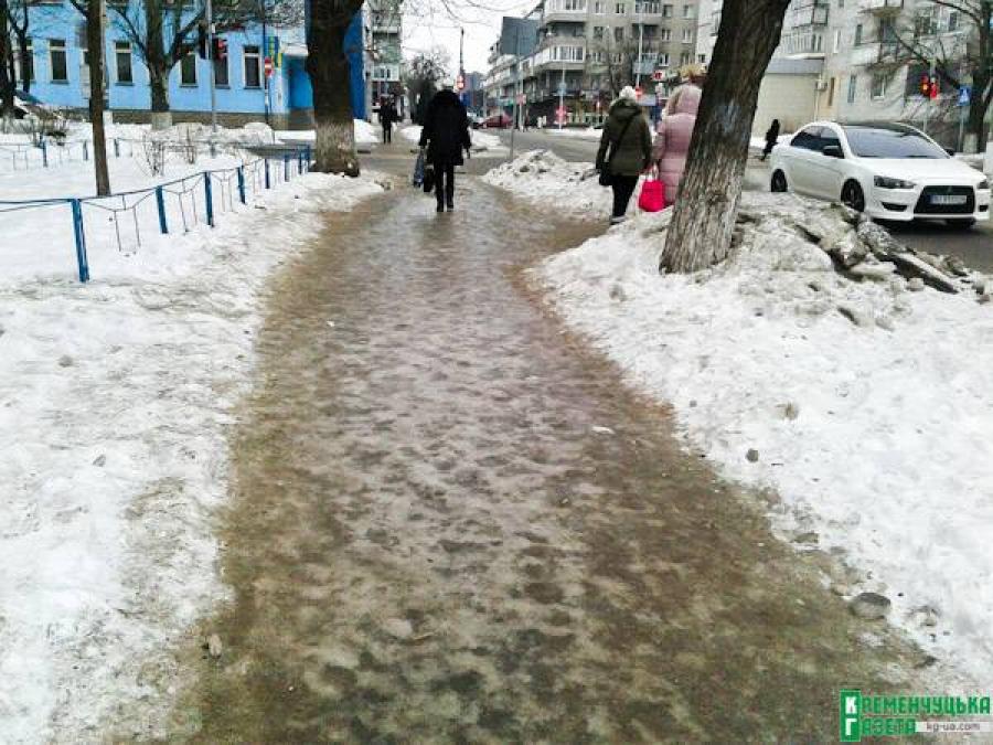 Более 200 кременчужан покалечились на ледяных тротуарах
