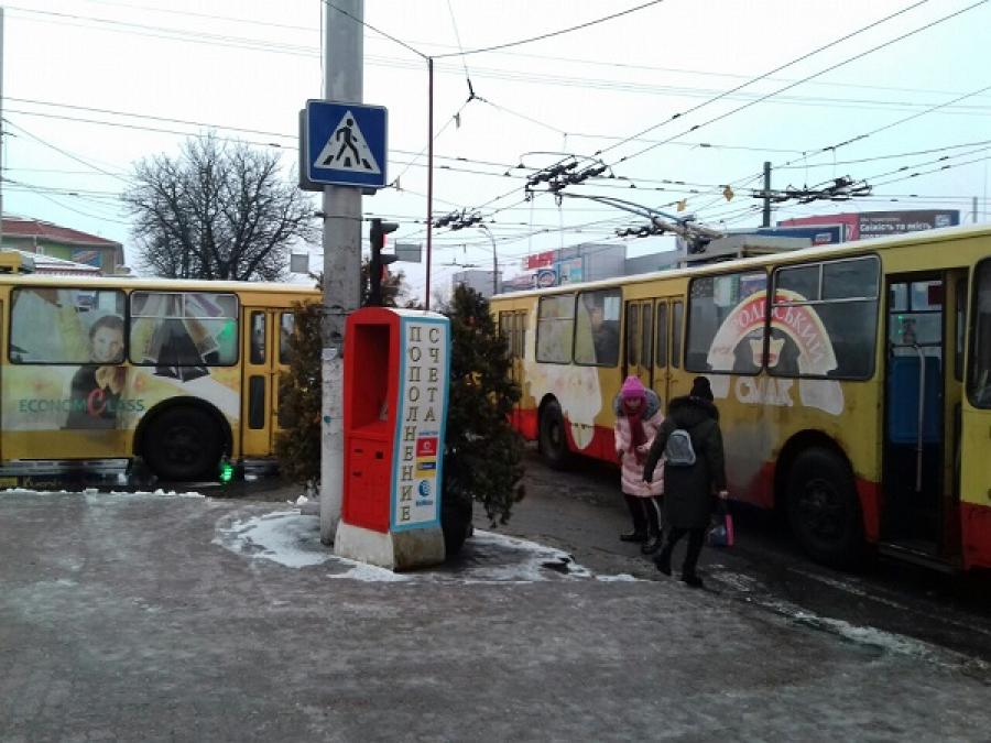 В Кременчуці виникли технічні проблемі із рухом тролейбусів за трьома маршрутами (доповнено)