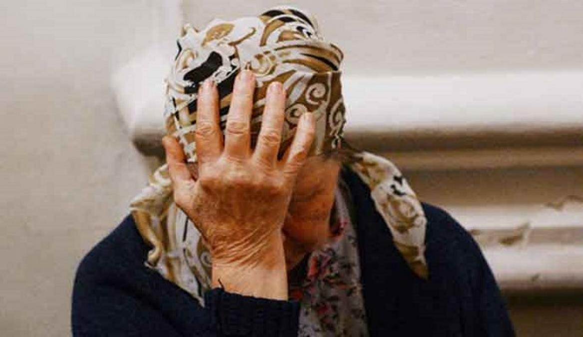 Лже-соцпрацівник силою відібрав у кременчуцької пенсіонерки 58 тисяч гривень і 110 доларів