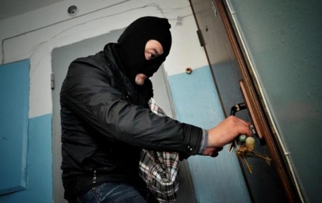 У Кременчужанини з квартири викрали золото та електроприлади