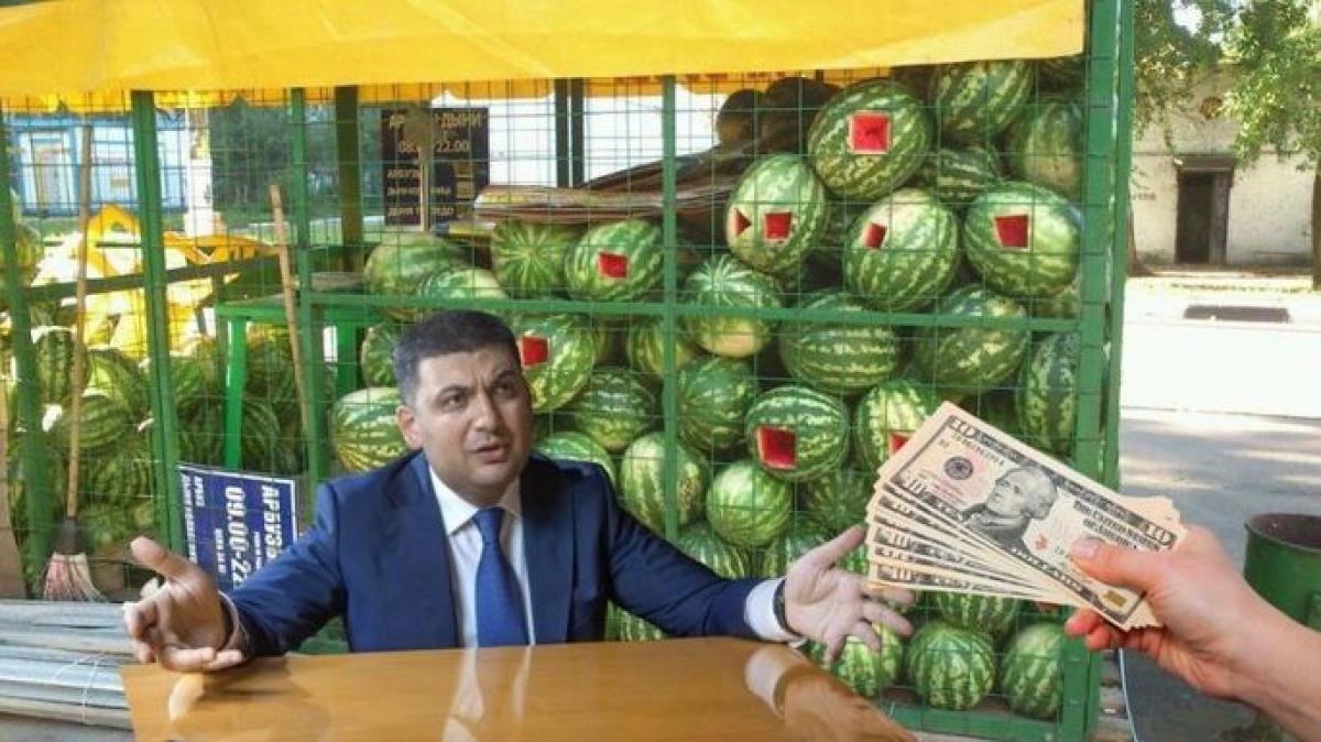 Отметить отправку арбузов на барже как важное событие не постеснялся даже премьер-министр.