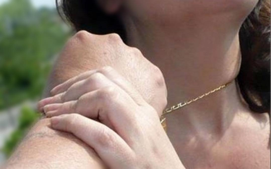 В Кременчуге у женщины сорвали золотую цепочку